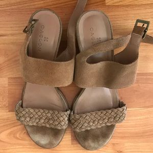 Carlson camel suede sandals